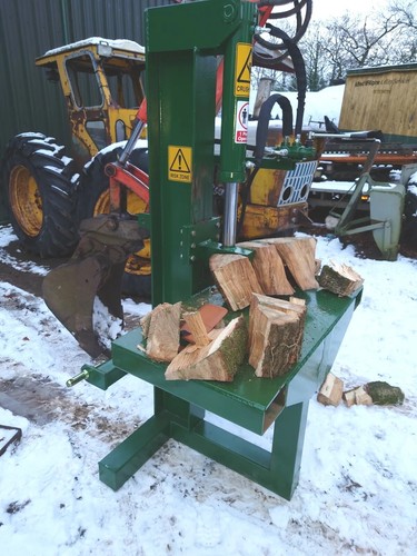 Tractor mounted hydraulic log